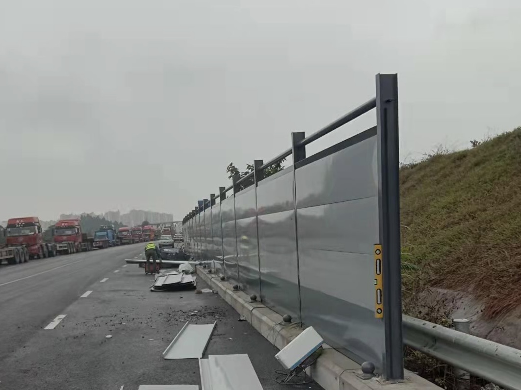 龍崗區防疫建設隔離醫(yī)院【旭東】鋼結構c款圍擋助力加速完成